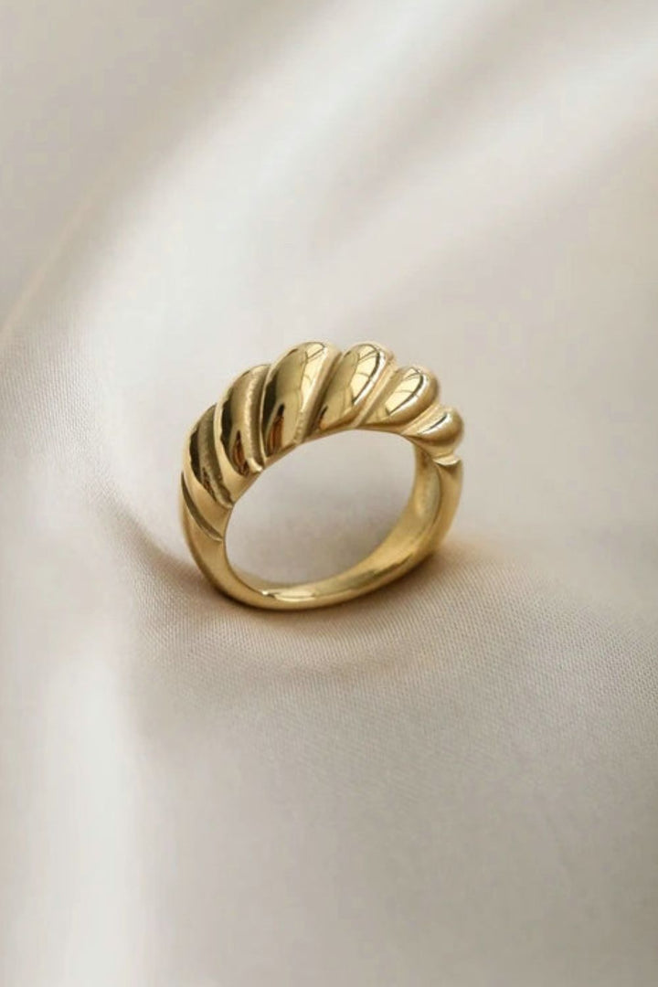 Jouri Gold Ring